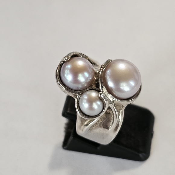 Modernist Designer Cultured Pearl Ring in Sterling Silver Size 6! - Picture 3 of 4